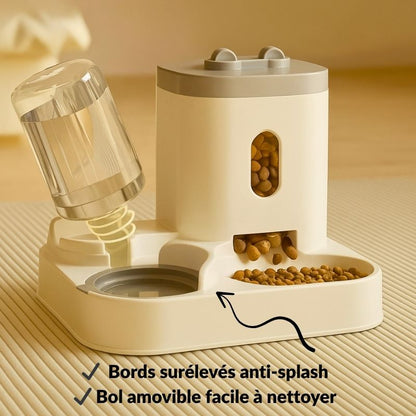 Remplissage facile de la gamelle Districroc avec croquettes pour chat