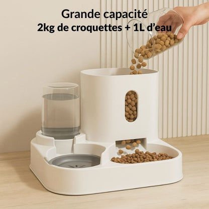Remplissage facile de la gamelle Districroc avec croquettes pour chat