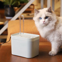 fontaine-à-eau-pour-chat-blanche